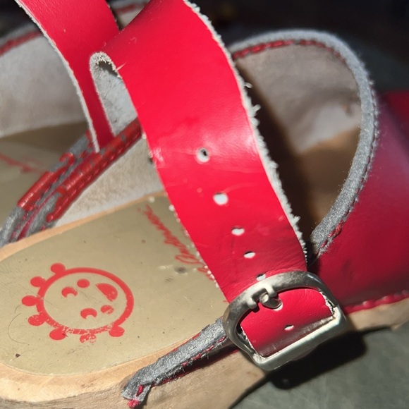 Hanna Anderson Red Clogs - Picture 5 of 10